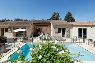 ツーリストアパートメント Villavos  La Vassal