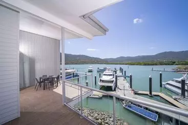 آپارتمان‌های توریست‌ها Harbour Cove