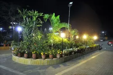 Hotel Shiraaz   2