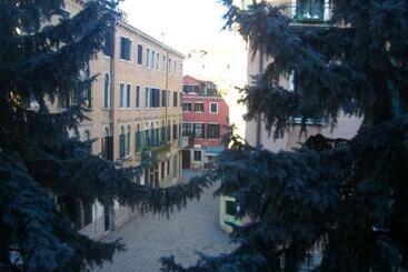 هتل B&b Exclusive