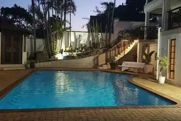 Hotelli Ingwe Manor Guesthouse