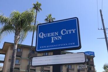 فندق على الطريق Queencity Inn
