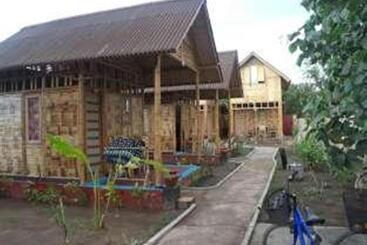 Отель Little Woodstock Homestay