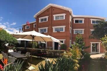 پانسیون Gracehouse