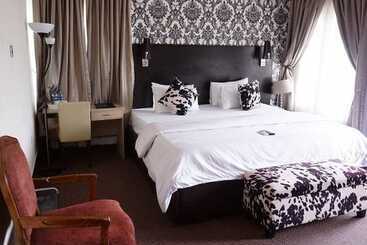 هتل Carlton Gate Xclusive