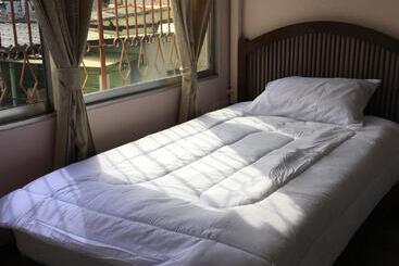 Hotel The Grand Palace Hostel