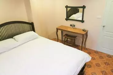 هتل The Grand Palace Hostel
