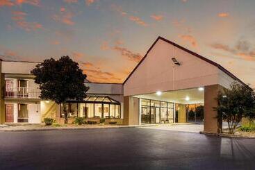 فندق Red Roof Inn Clarksville