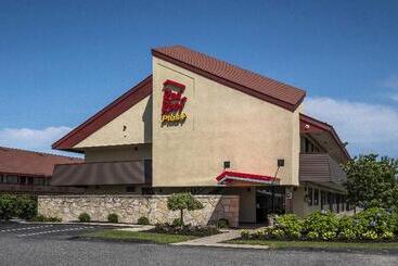 ホテル Red Roof Inn Plus + Boston Framingham