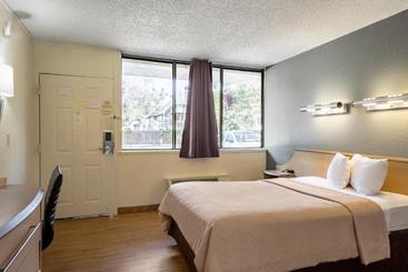 فندق Econo Lodge Palm Harbor  Clearwater