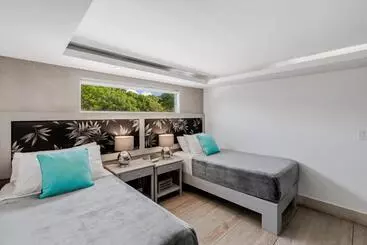 ホテル Iguana Surf Camp