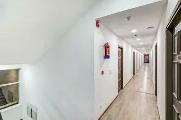 Hotel Oyo Townhouse 70 Maula Ali Rd Knowledge Park Iii