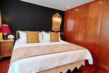 بنسيون Ana Frank Boutique