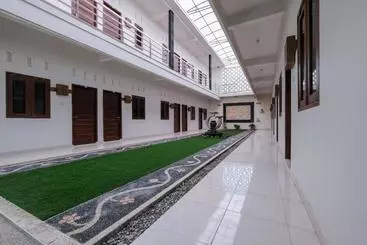 هتل Oyo 2587 Enfaza Guesthouse
