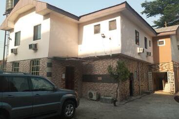 Evaville Hotel N Lounge