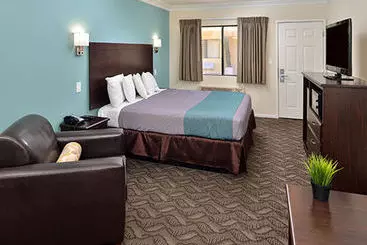 호텔 Rodeway Inn & Suites