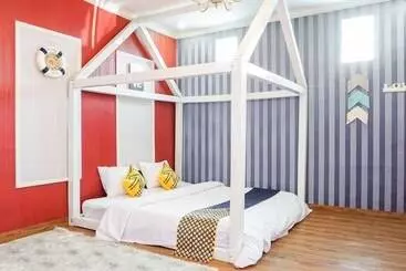 Hotelli Spot On 2053 Granada Syariah Home Stay