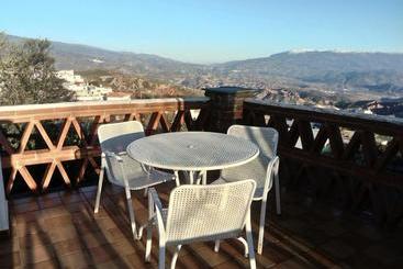 بنسيون Pensión La Fuente