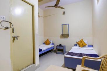 Отель Spot On 68002 Kasthabhanjan Guest House