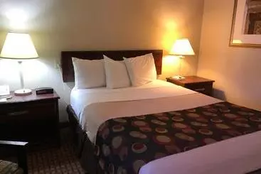 هتل Days Inn By Wyndham Bloomington West