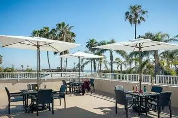 Отель Pb Surf Beachside Inn