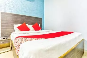 Otel Oyo 41227 Sri Sai Inn Saver