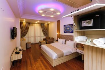 Pyramid Edge Hotel & Exclusive Pyramids View Rooftop