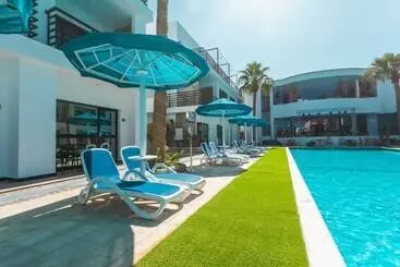 Hotelli La Rosa Waves Beach   Couple & Families Only