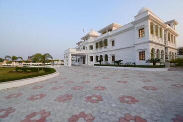 Umaid Farm Resort A Legancy Vintage Stay In Jaipur
