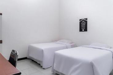 Hotell Oyo 2952 Elohim Kost