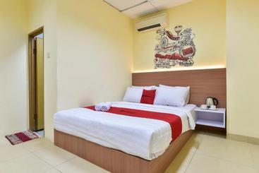 Pension Reddoorz Plus Near Tis Square