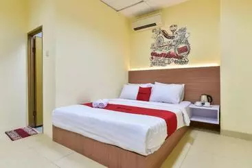 پانسیون Reddoorz Plus Near Tis Square