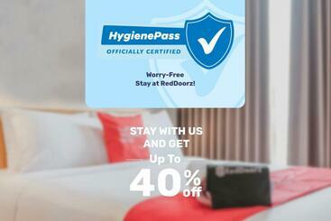 پانسیون Reddoorz Plus Near Trans Studio Cibubur 2