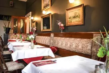 Bed & Breakfast Heatherlie House