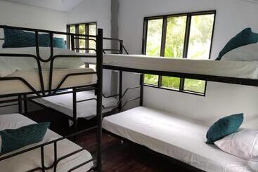 هتل Uvita Pirates Hostel