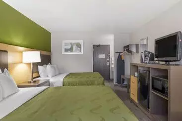 모텔 Quality Inn & Suites