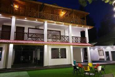 בית מלון כפרי Fusion Lansdowne