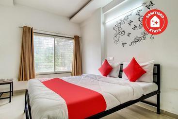 Hotell Oyo 68008 Le Garlic Raghav