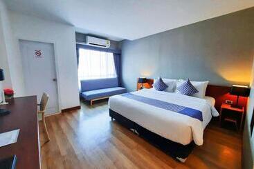 Comet Hotel Surat Thani