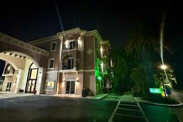 Tahitian Inn Boutique Hotel Tampa