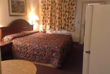 Motel Inn Between The Hedges