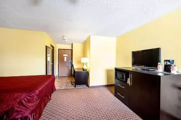 Мотель Rodeway Inn & Suites
