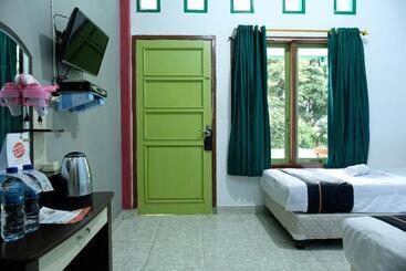 Szálló Esbe Hotel Syariah By Oyo Rooms