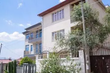 پانسیون Brusali Guest House