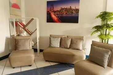 Hotell Country Living Hostel Tagaytay Center