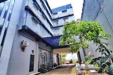 Otel Dela Charis Tuban