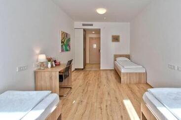 تختخواب و صبحانه Dompes