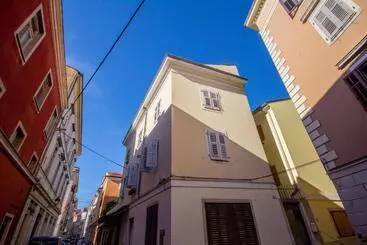 پانسیون Phiros B&b