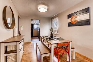 بيت ريفى The Dream Like Garden Oasis In Sloan S Lake