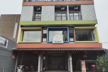 Hotel Oyo 3255 Enam Delapan Guest House